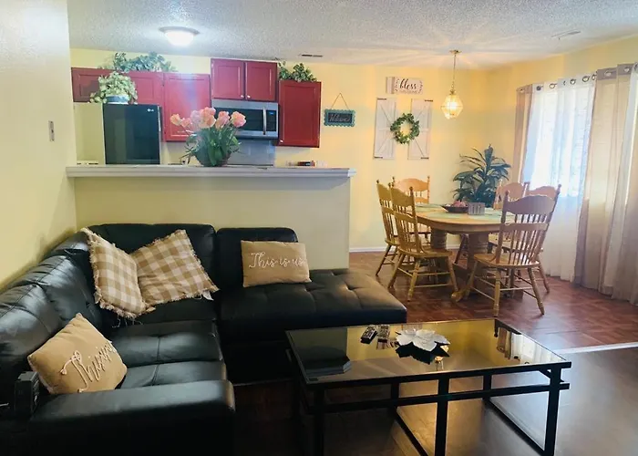 Lovely 2 Bedroom In The Heart Of Colorado Springs